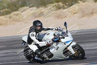 media/Dec-01-2025-Moto Forza (Mon) [[2daa91e15f]]/3-Beginner Group/Session 4 Turn 9/